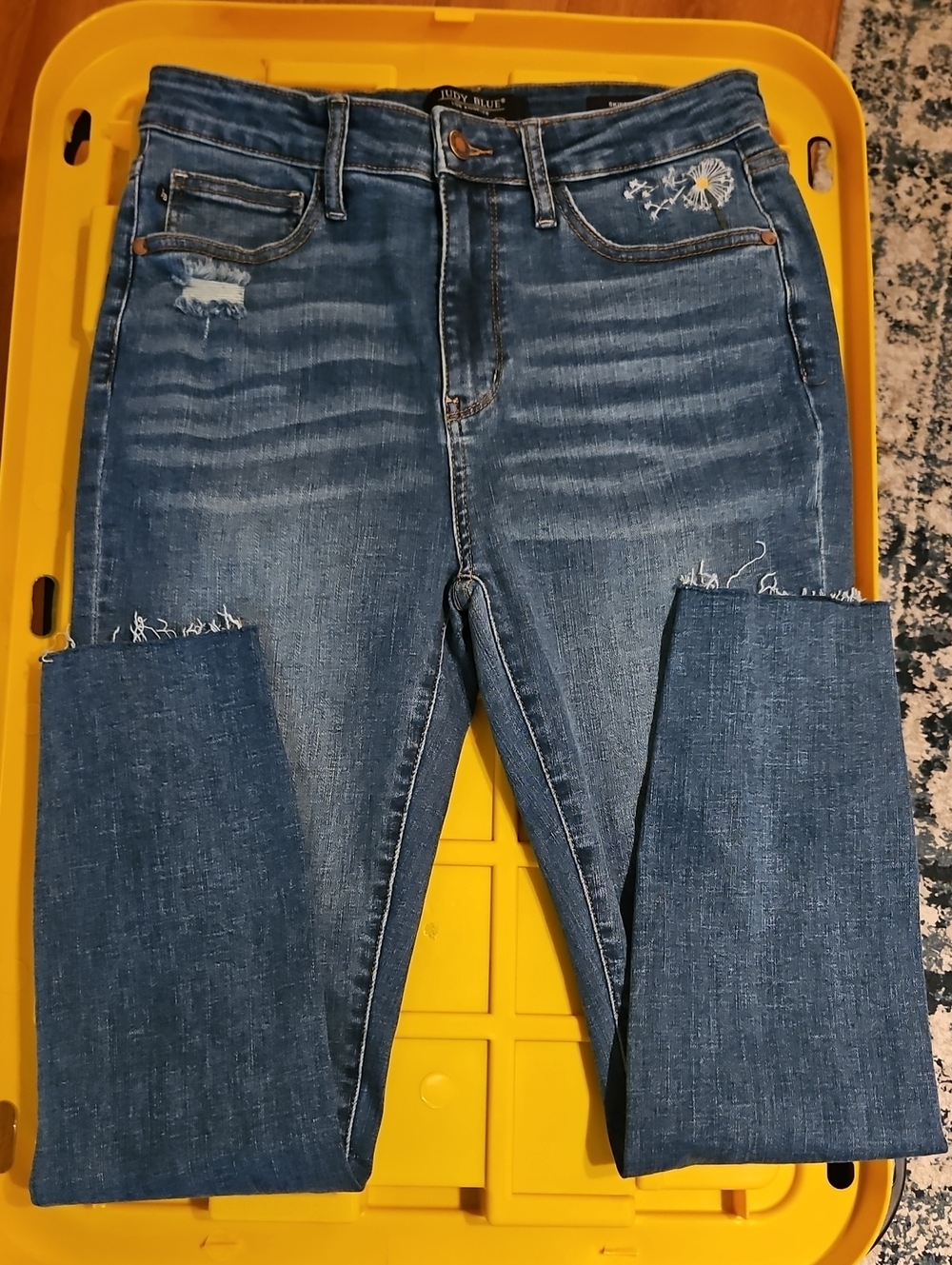 Judy Blue Style Name: Joyce High-Rise Dandelion Embroidery Skinny